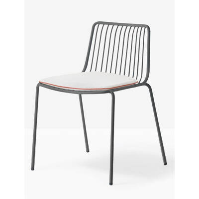 Coussin pour chaise et fauteuil Nolita Coussin amovible rembourré de mousse de polyuréthane expansé et recouvert d'un tissu imperméable, avec passepoil
Fixation arrière avec boutons